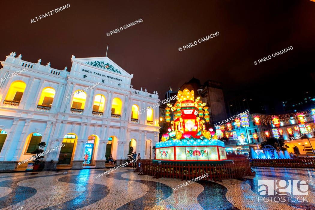 Photo de stock: View of Holy House of Mercy in Macau's Senado Square.