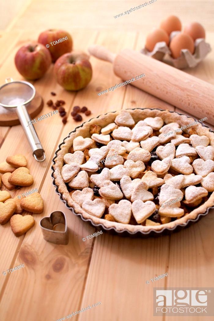 Stock Photo: Apple, raisin and shortbread heart pie.