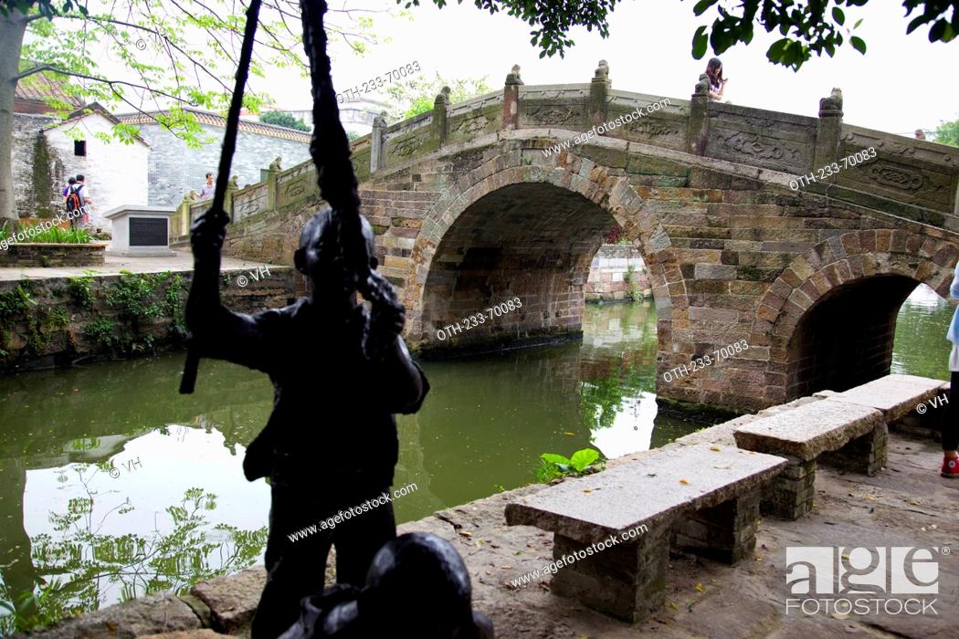 Imagen: Arch bridge, Fengjian ancient village, Xingtan town, Shunde, Guangdong, China.