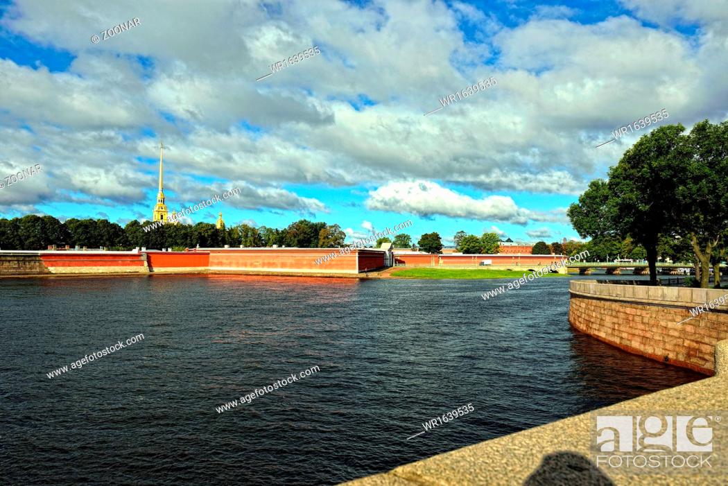Imagen: Fortness of St. Peter and Pavel and river Neva in St-Petersburg, Russia.