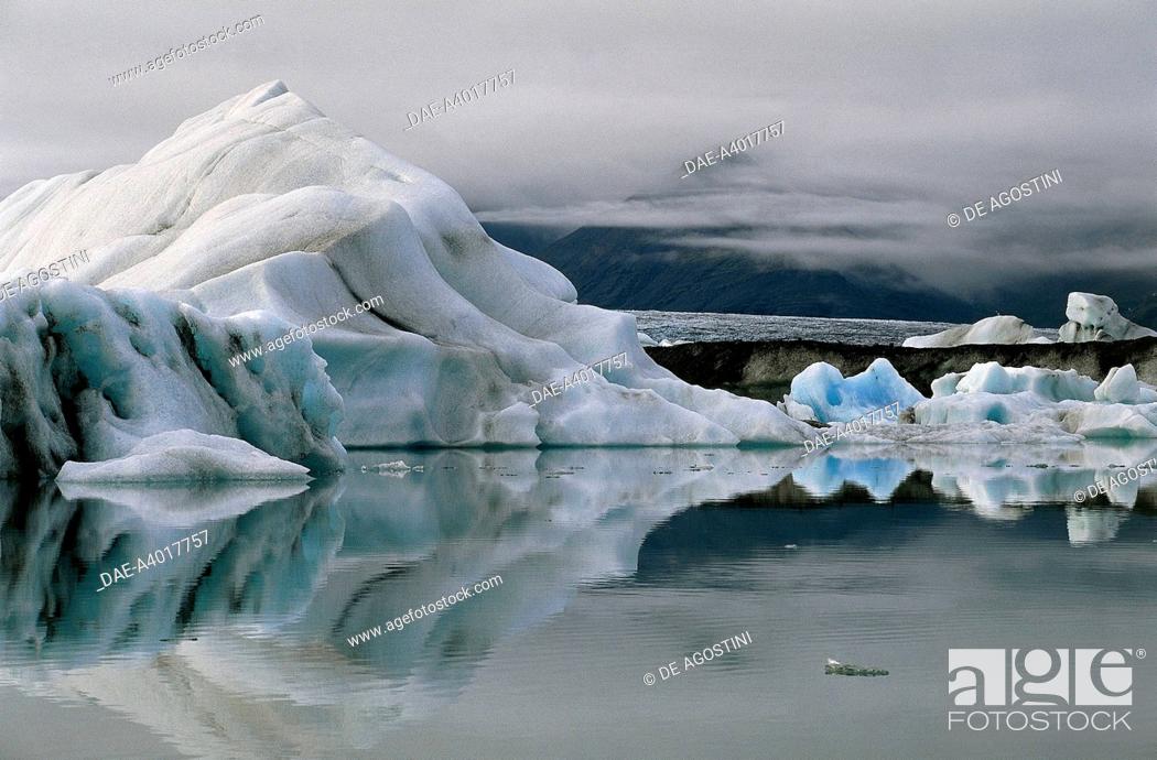 Stock Photo: Iceberg lagoon formed by the Fjallsjokull Glacier (tongue of Vatna Glacier, Vatnajokull), Fjallsarlon, Austur-Skaftafellssysla, Iceland.