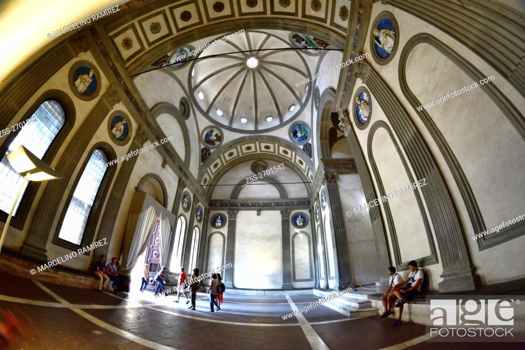Photo de stock: The Pazzi Chapel, Cappella dei Pazzi, commonly credited to Filippo Brunelleschi, is a religious building in Florence, central Italy.