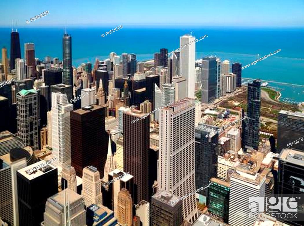 Photo de stock: Chicago downtown aerial panorama view with skyscrapers and city skyline at Michigan lakefront.