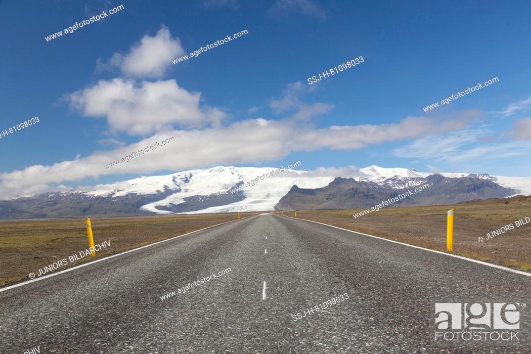 Stock Photo: The ring road in a lonely landscape, Austurland, Iceland.