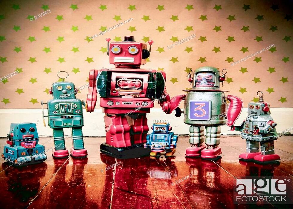 Expulsar a esquema fecha límite A family of retro robot toys on old woden floot with reflection, Foto de  Stock, Imagen Low Budget Royalty Free Pic. ESY-060592020 | agefotostock