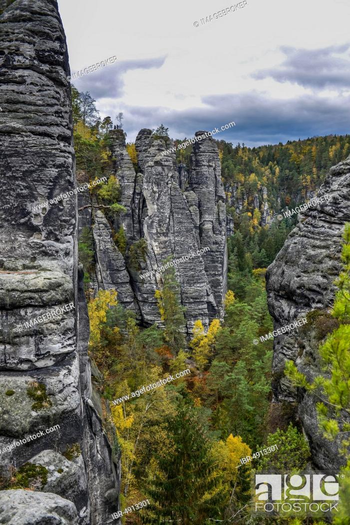 Stock Photo: Basteiblick to the rock formation Große Gans, Rathen, Saxon Switzerland National Park, Saxony, Germany, Europe.