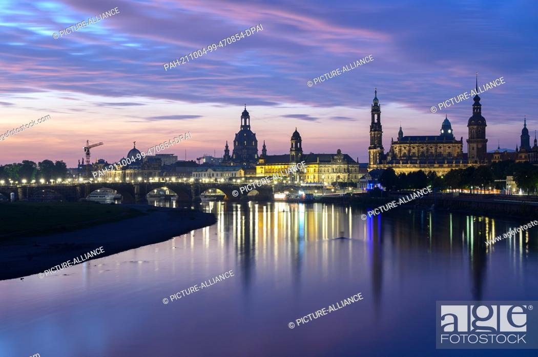Stock Photo: 04 October 2021, Saxony, Dresden: Panoramic view in the morning onto the historic Old Town at the river Elbe with the dome of the Academy of Arts (l-r).