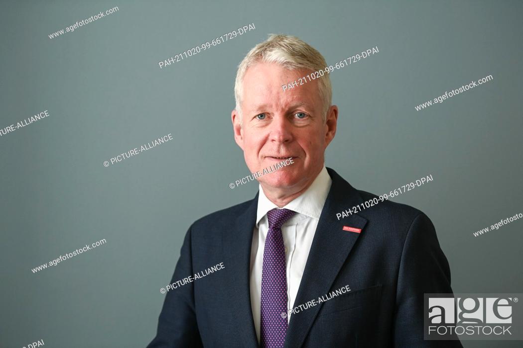 Stock Photo: 18 October 2021, Berlin: Holger Schwannecke, Secretary General of the German Confederation of Skilled Crafts (ZHD), stands at a press event in the House of.