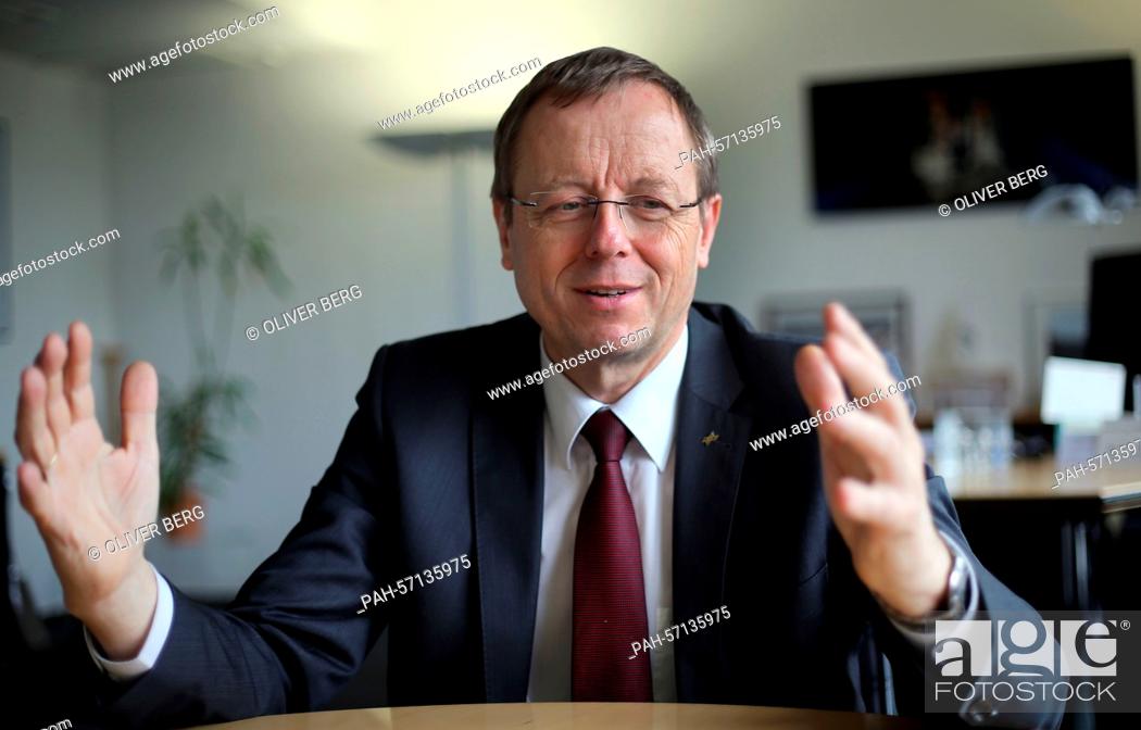 Photo de stock: A photograph showing the chairman of the German Aerospace Center (DLR), Johann-Dietrich Woerner, in Cologne, Germany, 30 March 2015.