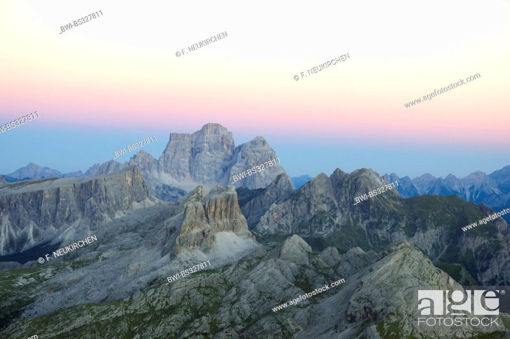 Stock Photo: view from Kleiner Lagazuoi fot Monte Pelmo, Gusela, Nuvolau and Averau in evening light, Italy, Dolomites.