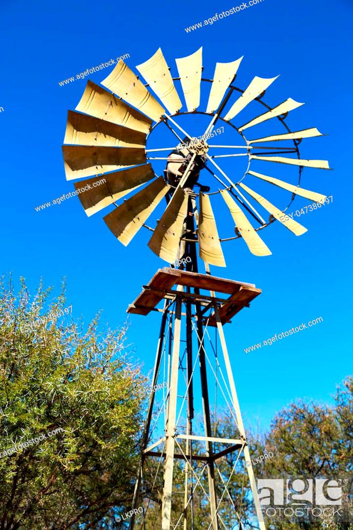 Photo de stock: blur south africa windmill turbine technology in the national park.