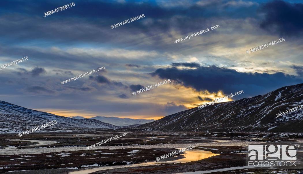 Stock Photo: Sunset at 4800 m. Tibetan plateau.