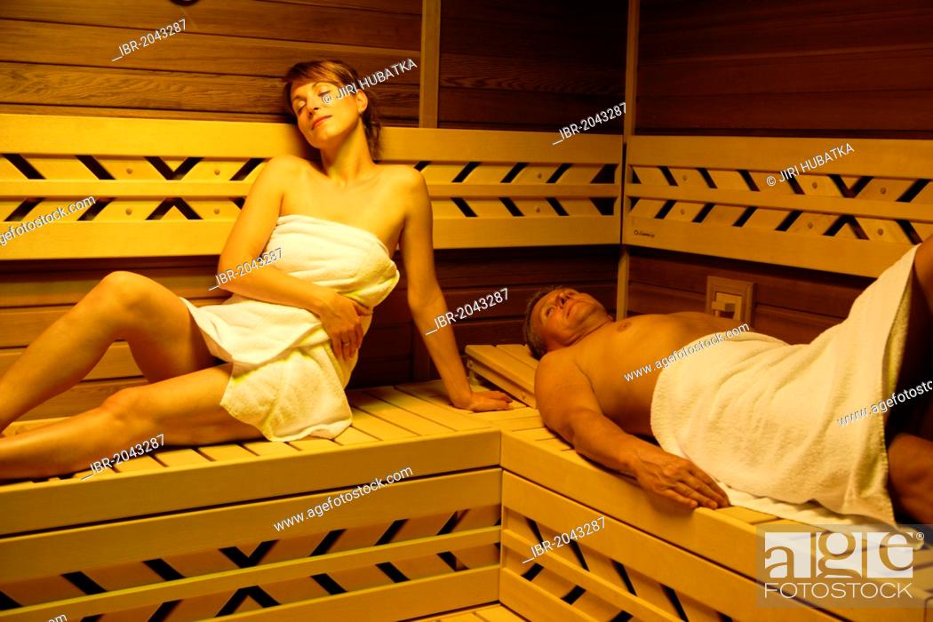 Frauen nackt in sauna
