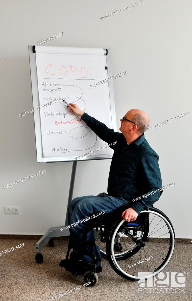Stock Photo: A wheelchair user at his workplace, Germany, city of Hamburg, 05. March 2019. Photo: Frank May (model released) | usage worldwide.