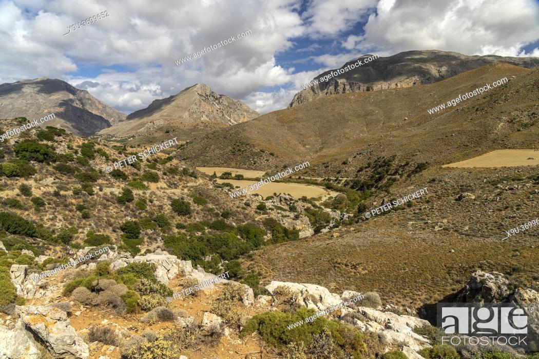 Stock Photo: Wanderweg in der Landschaft der Südwestküste bei Preveli, Kreta, Griechenland, Europa | hiking trail in the landscape of the south western coast near Preveli.