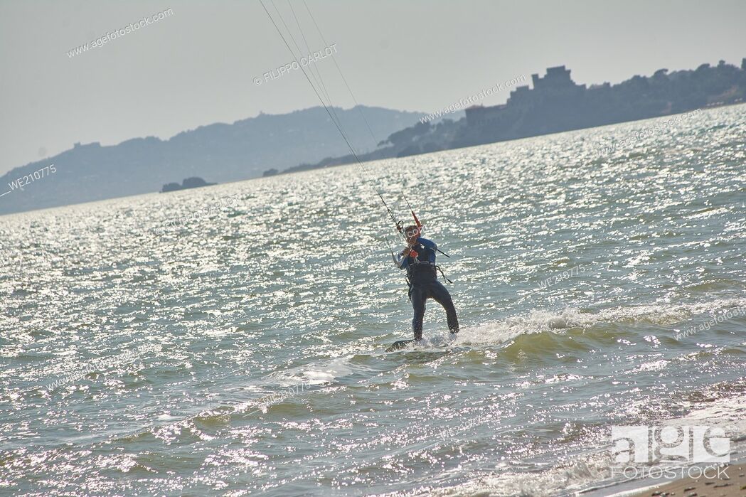 Stock Photo: Kitesurfing in mediterranenan sea in Sicily.