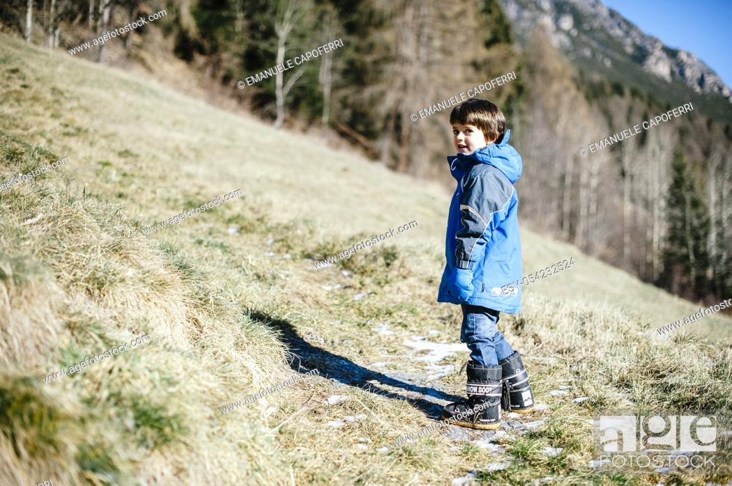 Stock Photo: Child on mountain path in winter.