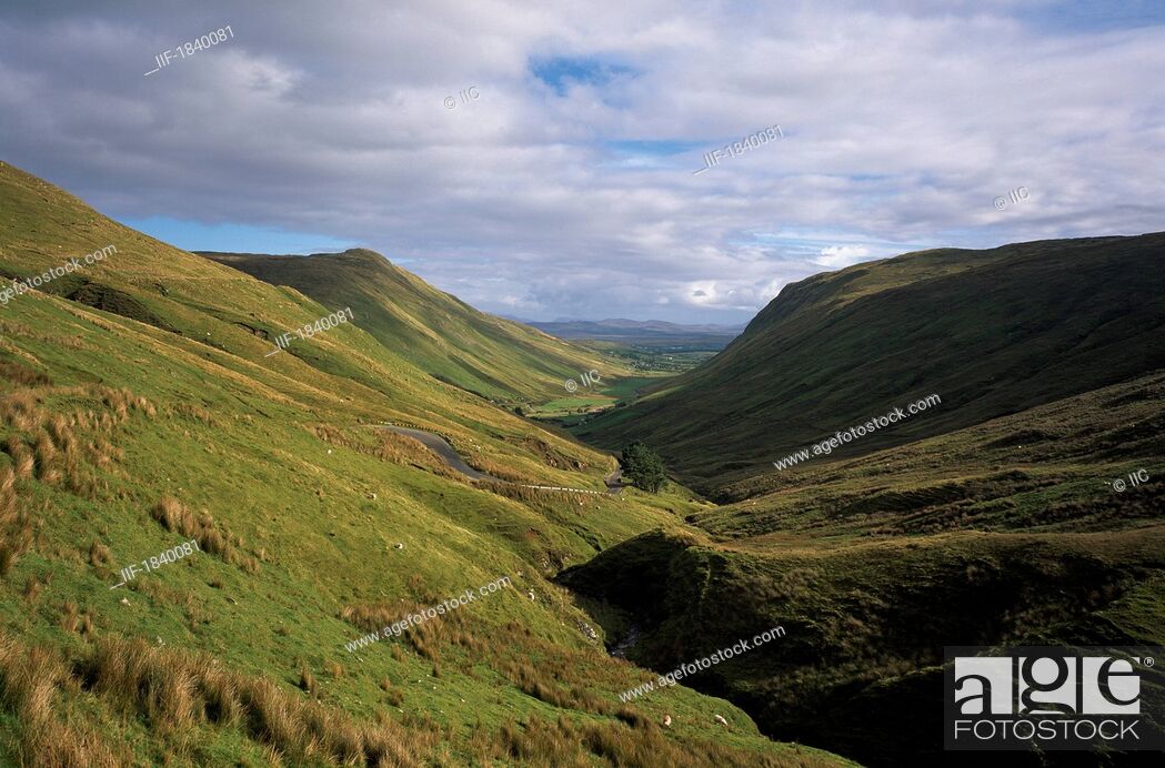 Stock Photo: Co Donegal, Glengesh Pass.