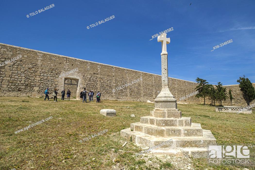 Stock Photo: cementerio catolico, Lazareto de Mahón, Península de San Felipet, puerto de Mahón, Menorca, balearic islands, Spain.