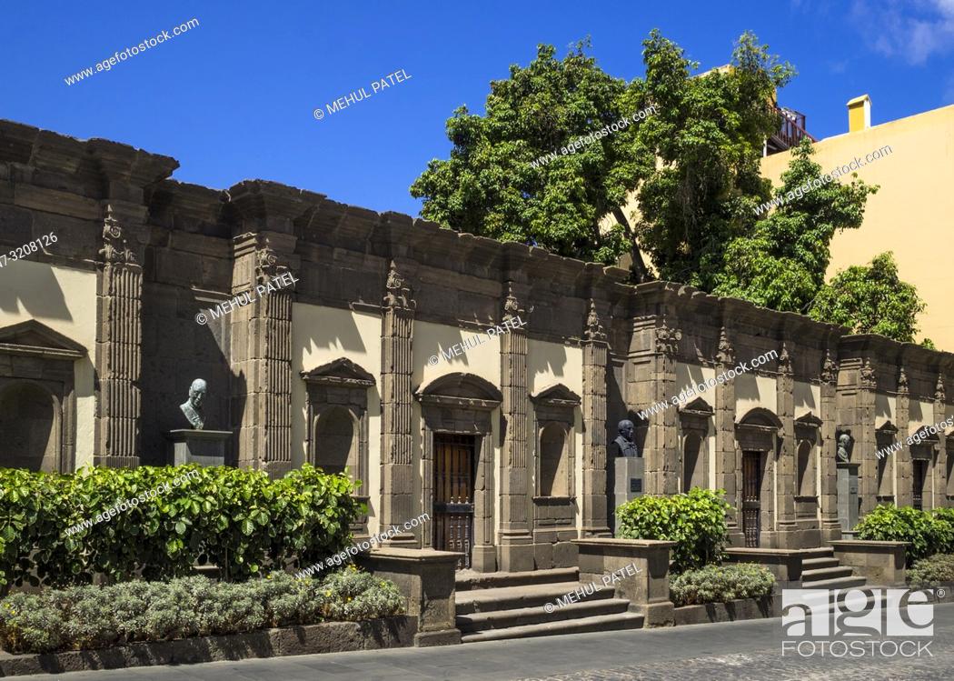 Side exterior of the Palacio Episcopal in old town of Las de Gran Canaria, Gran Canaria, Foto de Stock, Imagen Derechos Protegidos Pic. VN7-3208126 | agefotostock