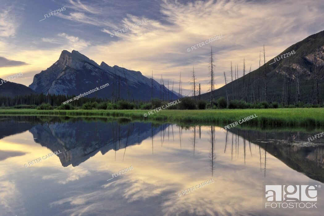 Stock Photo: Mt. Rundle and Vermillion Lakes, Banff National Park, Alberta.