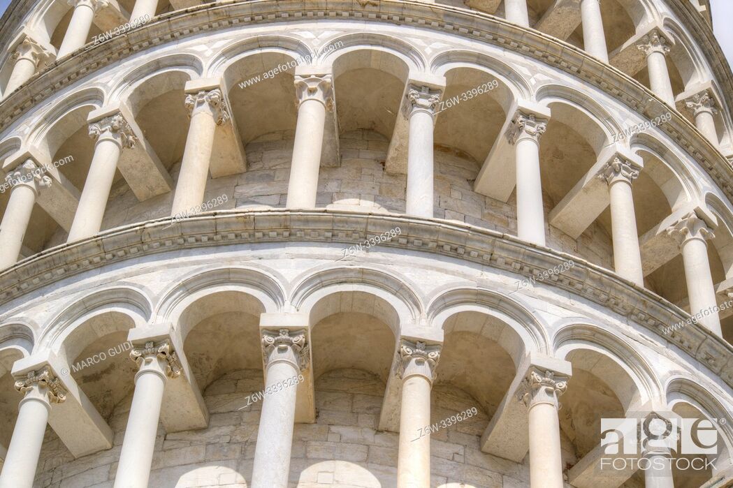 Imagen: Construction and architectural details of the famous Leaning Tower of Pisa Italy.