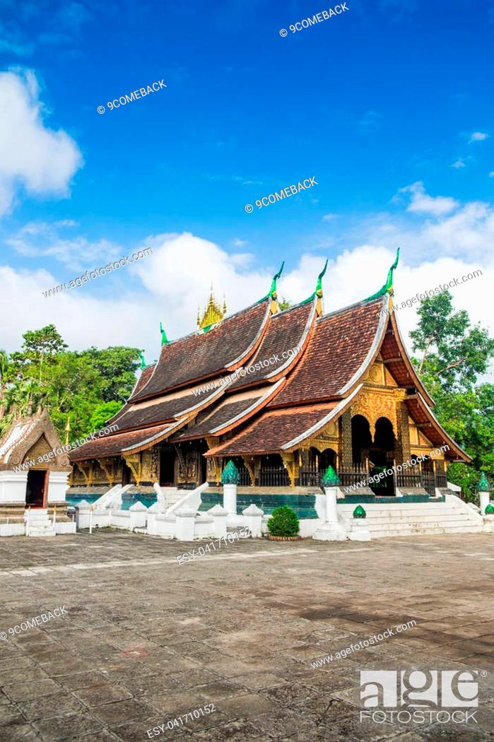 Photo de stock: Wat Xieng Thong, Buddhist temple , The most important buddhist temple in Luang Prabang, Laos. This town was listed as a UNESCO World Heritage Site in 1995.