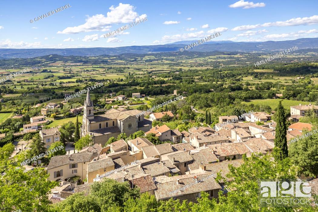 Stock Photo: France, Vaucluse, regional natural reserve of Luberon, Bonnieux, panoramic view since the belvedere Lou Badareù.