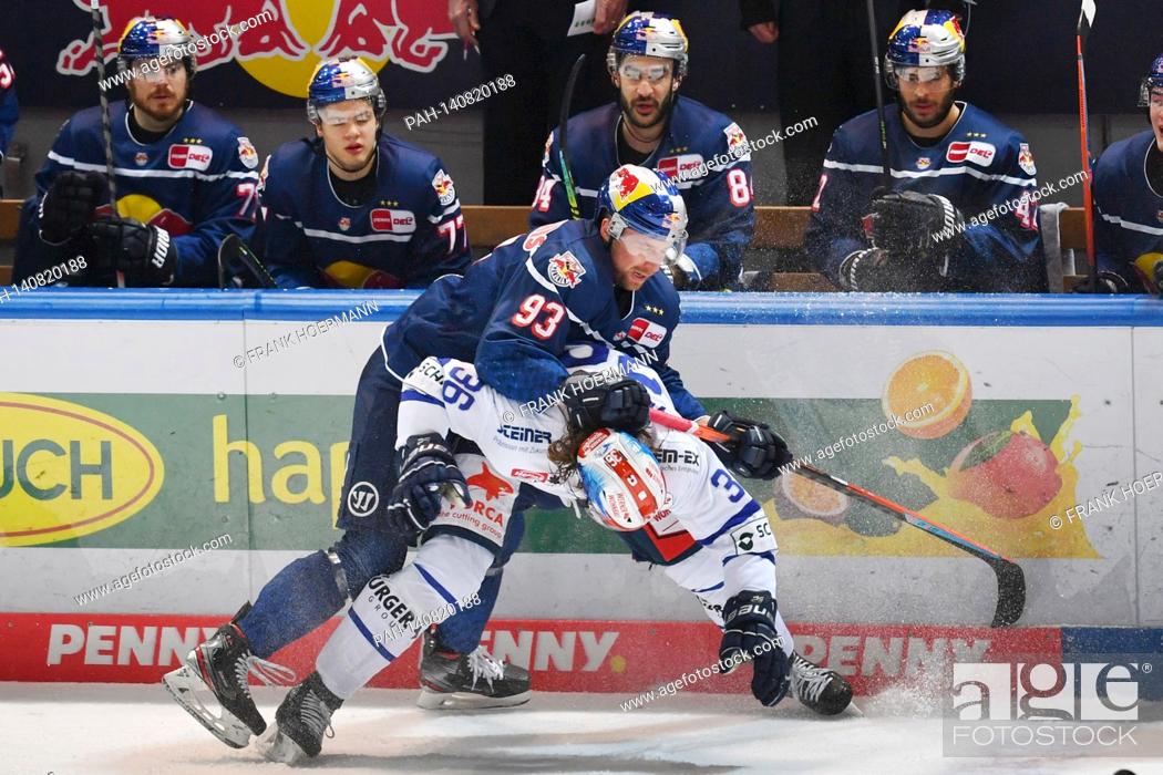 Stock Photo: Maximilian KASTNER (M), action, duels versus Andreas THURESSON (VS). EHC Red Bull Muenchen-Schwenninger Wild Wings ice hockey DEL season 2020/2021.