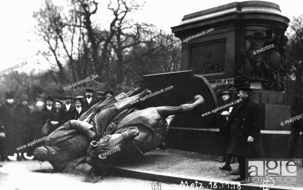 Stock Photo: The statue of William being dismantled in Metz November 18, 1918 France - World War I.