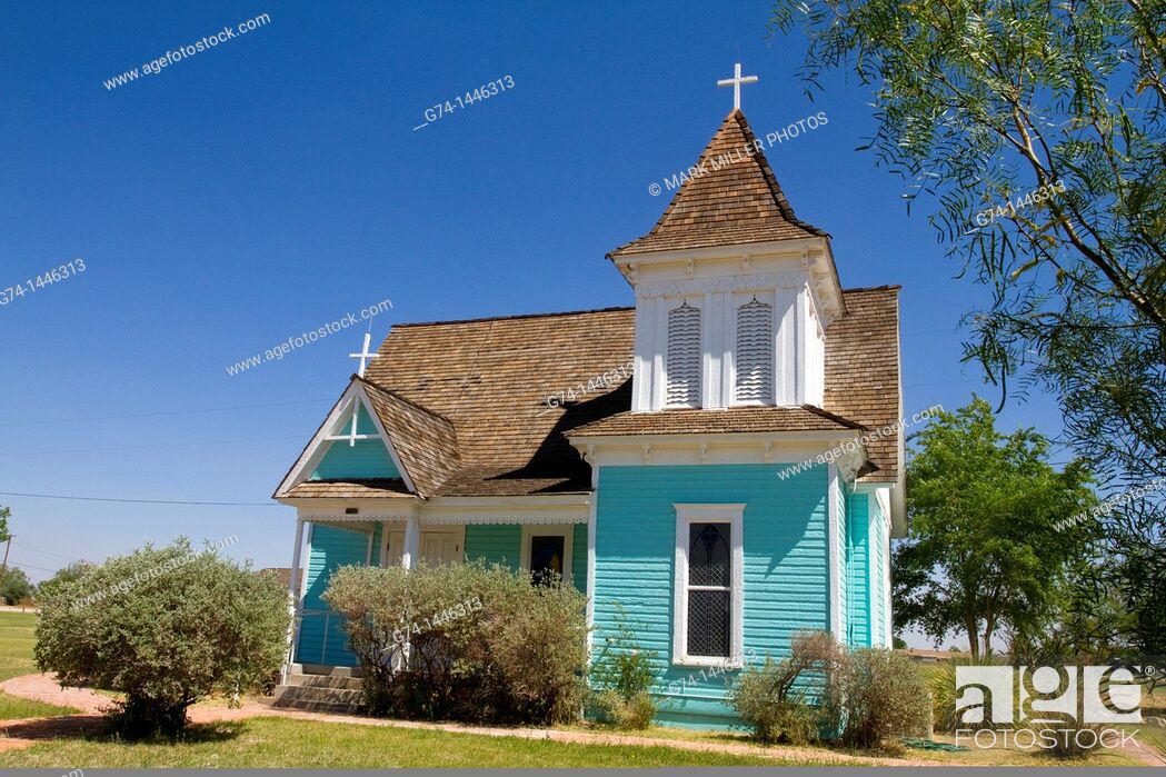 Photo de stock: Saint Stephen's Episcopal Church at historic old Fort Stockton park, Texas, USA.