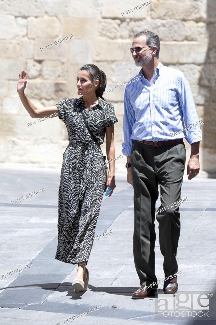 Stock Photo: Queen Letizia of Spain and King Felipe VI. of Spain in the Castile-La Mancha region as part of their visits to all autonomous communities during the Corona.