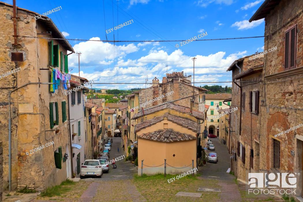 Stock Photo: Stadtbild aus Italien von Colle di Val d Elsa in der Toskana.