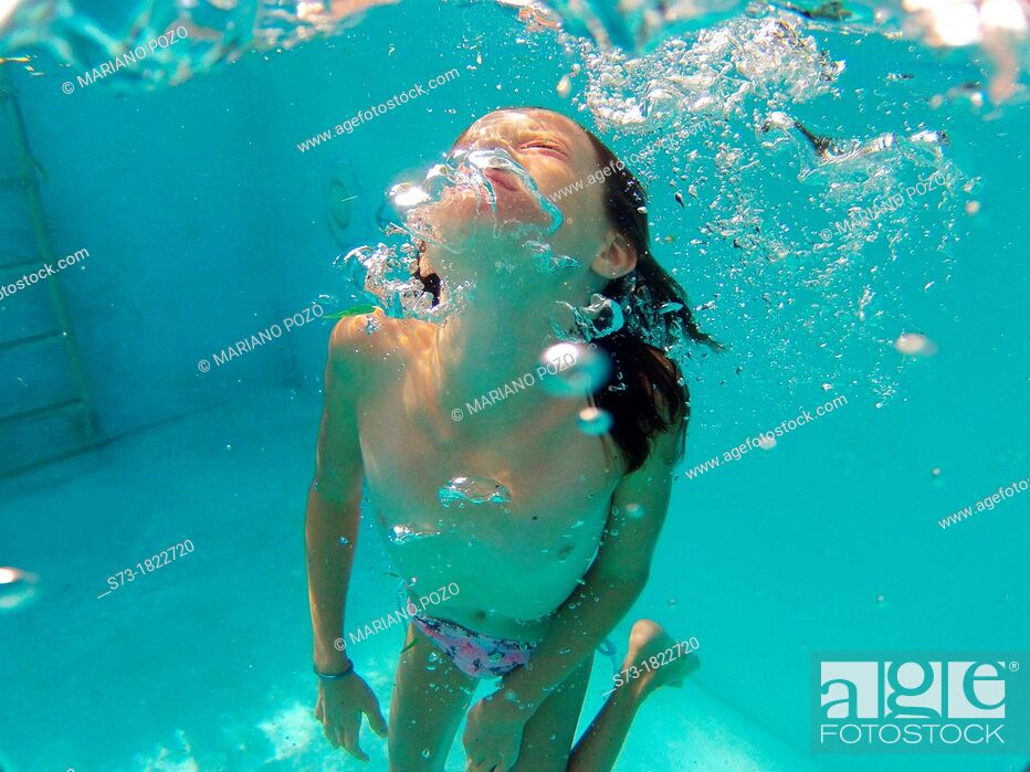 Stock Photo: Girl into swimming pool.