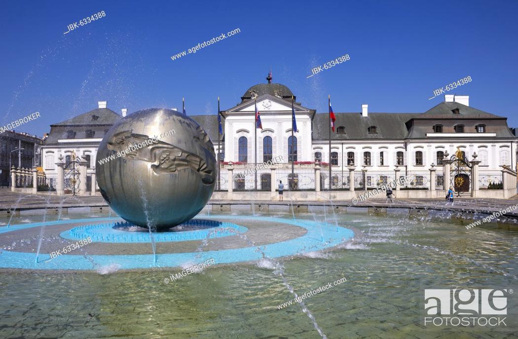 Stock Photo: Hodžovo námestie fountain, Grassalkovich Palace, Residence Palace, Presidential Palace, Bratislava, Slovakia, Europe.