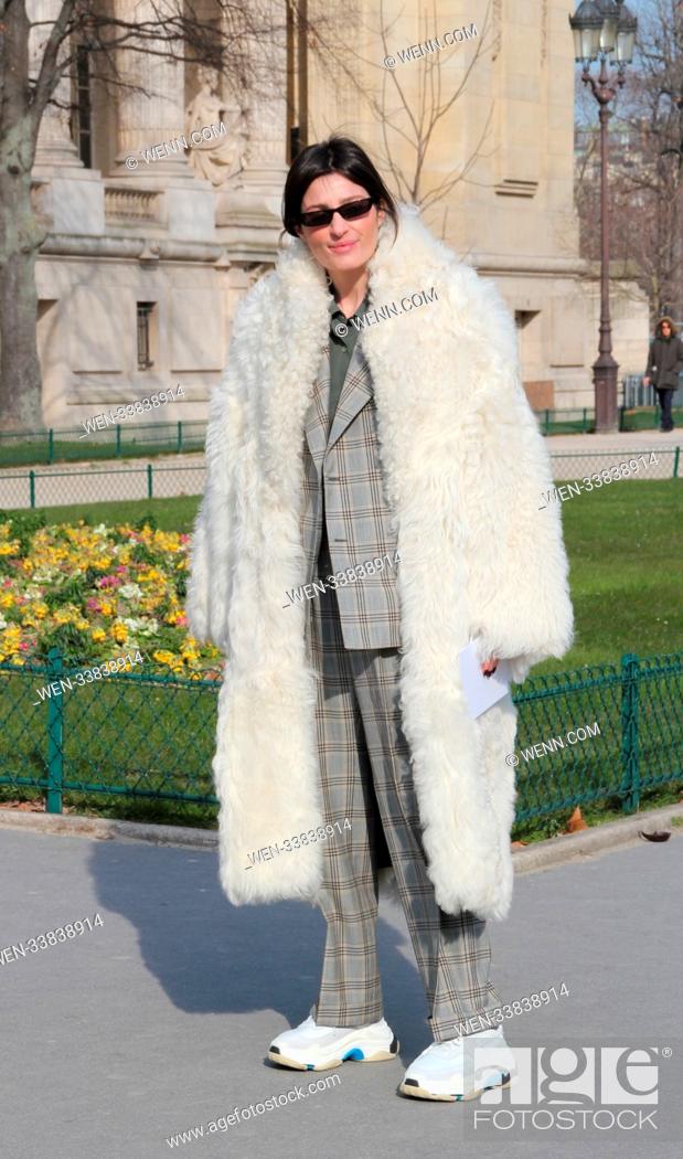 grieta Compadecerse Instruir Irina Linovich poses wearing a Loewe coat, Maison Margiela suit and  Balenciaga shoes before the..., Foto de Stock, Imagen Derechos Protegidos  Pic. WEN-33838914 | agefotostock
