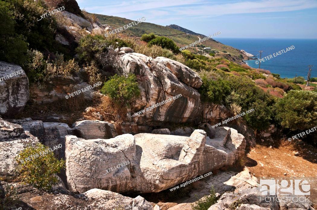 Photo de stock: The ancient kouros abandoned by its makers because of flaws in the stone, at the Ancient marble quarries at Apollon Apollonas Naxos, Greece.