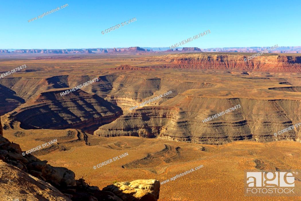 Stock Photo: United States, Utah, Bluff area, Muley Point, near Mexican Hat, viewpoint at the edge of Cedar Mesa overlooking the deep canyon of the San Juan River and the.