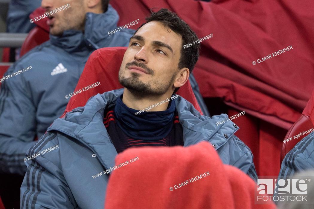 reguleren deur Zelden Mats HUMMELS (M) is sitting on the reserve bench, substitute, reserve,  sitting, half-length, Stock Photo, Picture And Rights Managed Image. Pic.  PAH-113819337 | agefotostock