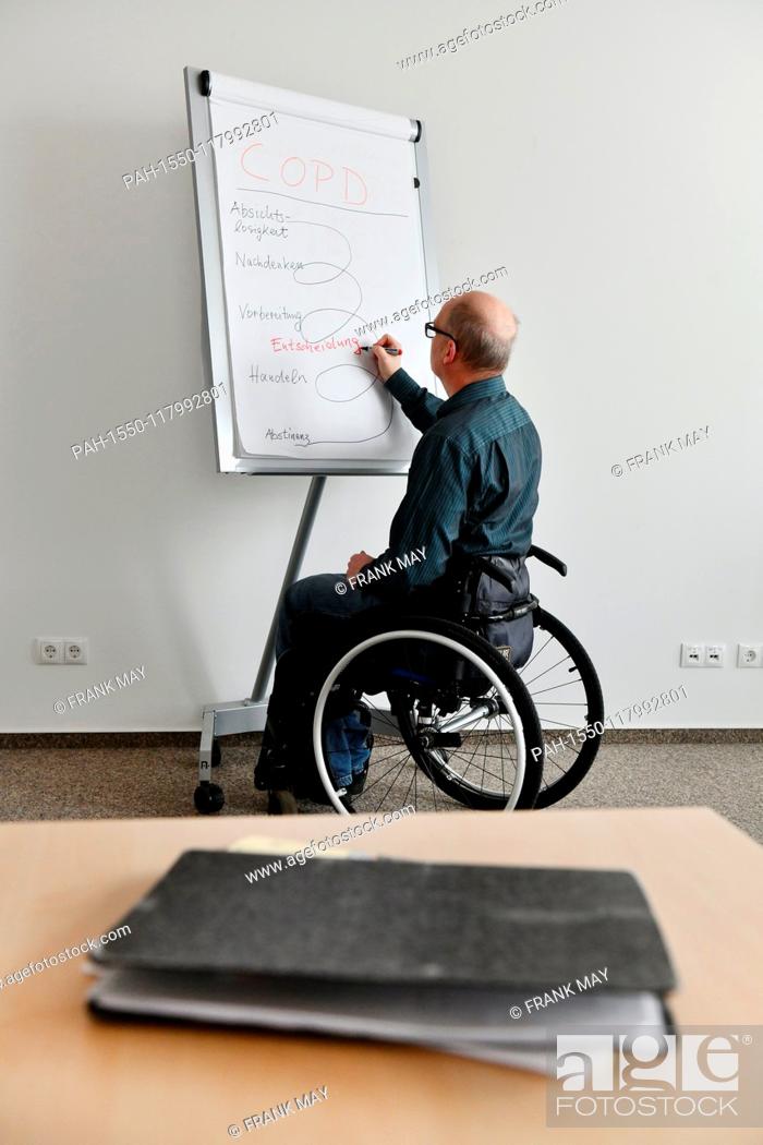Stock Photo: A wheelchair user at his workplace, Germany, city of Hamburg, 05. March 2019. Photo: Frank May (model released) | usage worldwide.