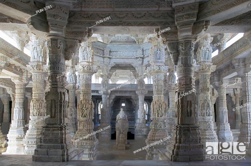 Imagen: Interior view of Ranakpur temple in Rajasthan showing some of its 1444 unique columns.