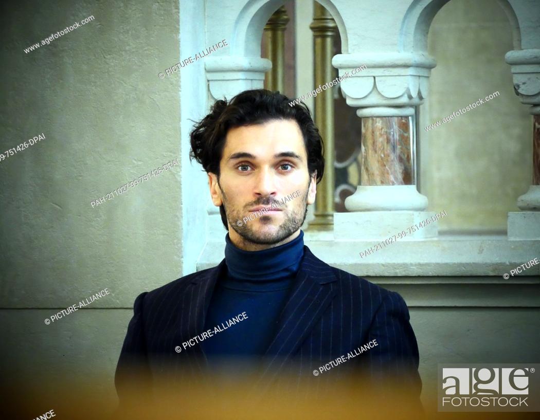 Stock Photo: 26 October 2021, Berlin: Singer Vladimir Kornéev recorded on 26.10.2021 at the program presentation of the event series ""Jewish Culture Days"" in the synagogue.