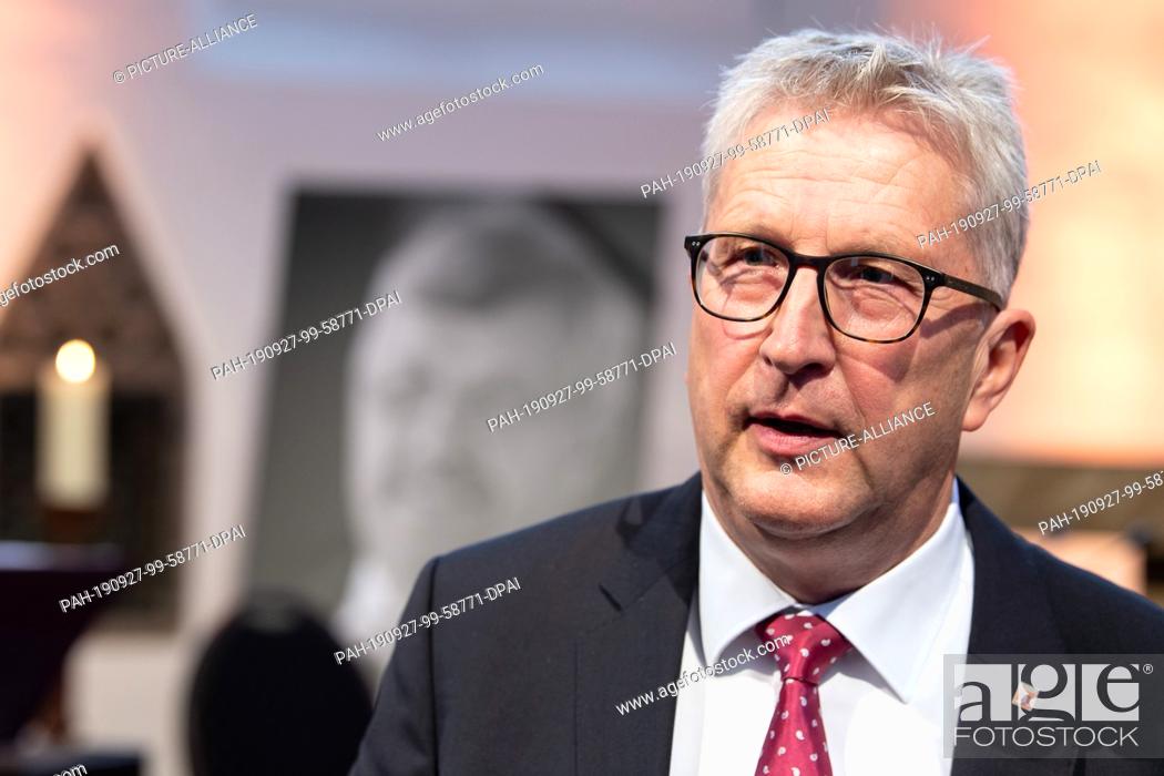 Stock Photo: 27 September 2019, Hessen, Kassel: Hermann-Josef Klüber (CDU), the new president of the Kassel government, is about to be inaugurated as the new president of.