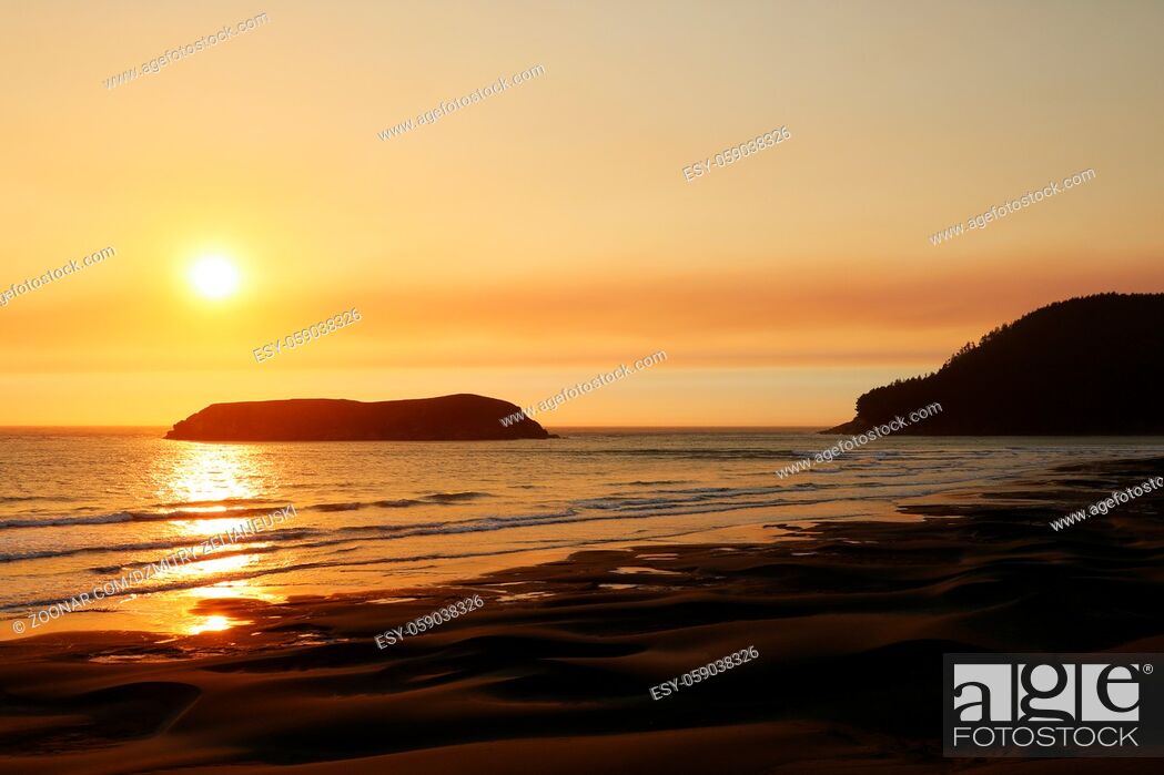 Stock Photo: Beautiful sandy beach on the Pacific Ocean during a bright sunset.