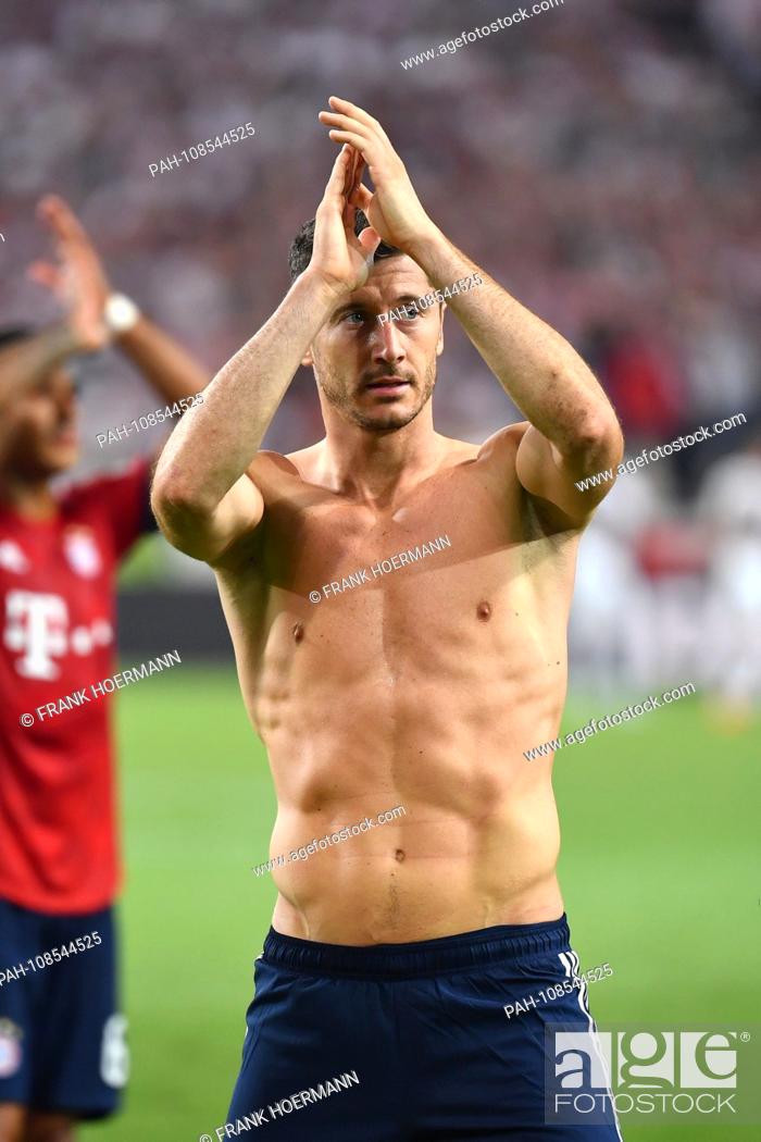 Robert LEWANDOWSKI (Bayern Munich) with naked, free upper 